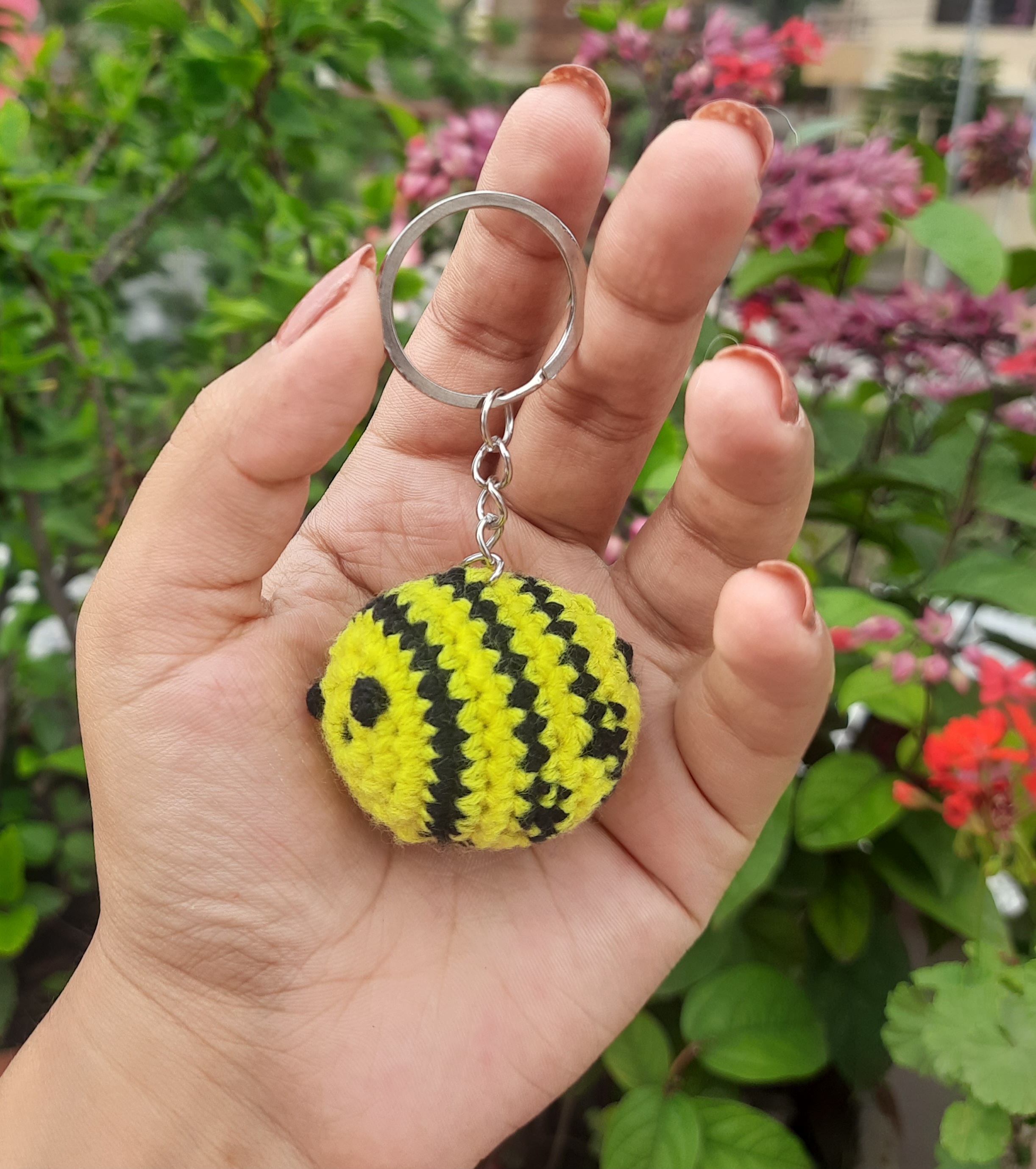 BEE CROCHET KEYCHAIN 